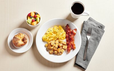 Holiday Inn Hotel & Suites Montreal Centre-ville Ouest by IHG