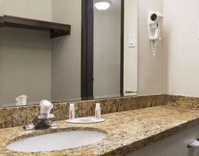 Days Inn & Conference Centre by Wyndham Montreal Airport