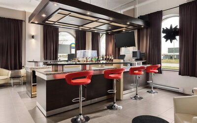 Days Inn & Conference Centre by Wyndham Montreal Airport