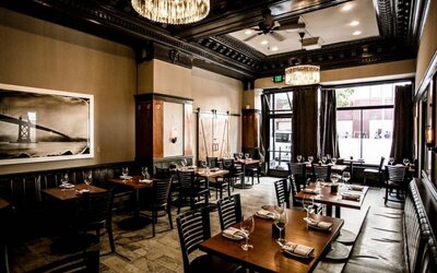 The hotel’s adjoining restaurant offers tables for two or four diners in a stylish, well-lit setting.