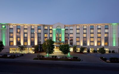 Holiday Inn & Suites Montreal Airport by IHG