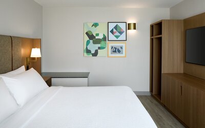 Holiday Inn & Suites Montreal Airport by IHG