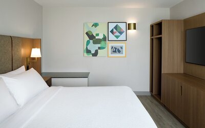 Holiday Inn & Suites Montreal Airport by IHG