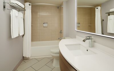 Holiday Inn & Suites Montreal Airport by IHG