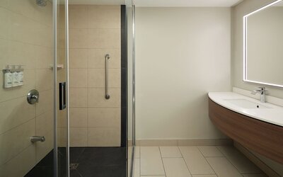 Holiday Inn & Suites Montreal Airport by IHG