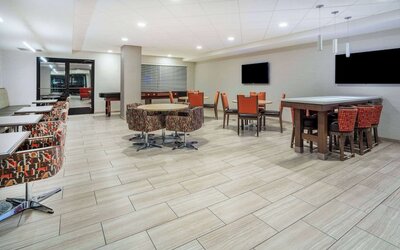 Days Inn & Suites by Wyndham Denver International Airport