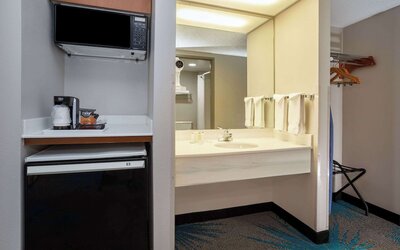 Days Inn & Suites by Wyndham Denver International Airport
