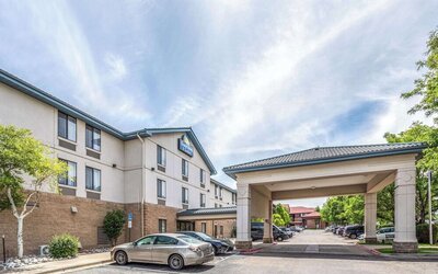 Days Inn & Suites by Wyndham Denver International Airport