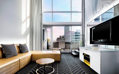 W Montreal