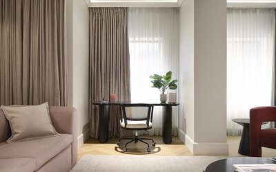 Vogue Hotel Montreal Downtown, Curio Collection by Hilton