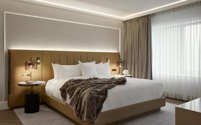 Vogue Hotel Montreal Downtown, Curio Collection by Hilton