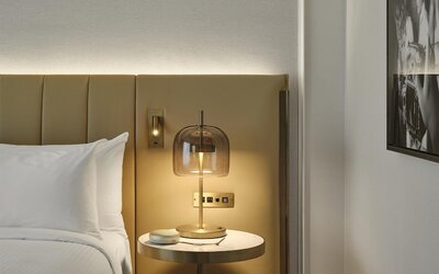 Vogue Hotel Montreal Downtown, Curio Collection by Hilton