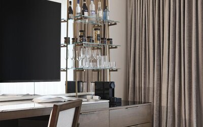 Vogue Hotel Montreal Downtown, Curio Collection by Hilton