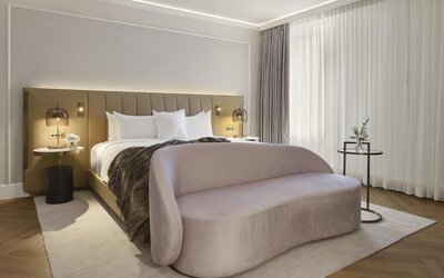 Vogue Hotel Montreal Downtown, Curio Collection by Hilton