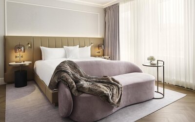 Vogue Hotel Montreal Downtown, Curio Collection by Hilton