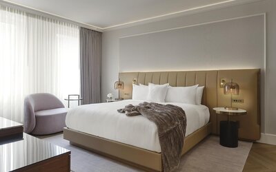 Vogue Hotel Montreal Downtown, Curio Collection by Hilton