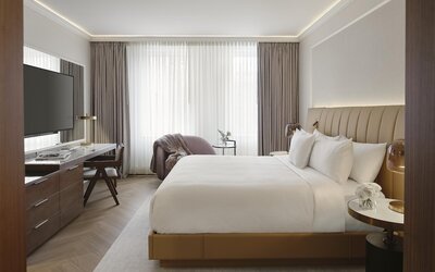 Vogue Hotel Montreal Downtown, Curio Collection by Hilton