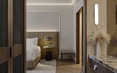 Vogue Hotel Montreal Downtown, Curio Collection by Hilton