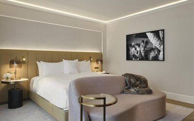 Vogue Hotel Montreal Downtown, Curio Collection by Hilton