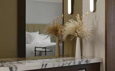 Vogue Hotel Montreal Downtown, Curio Collection by Hilton