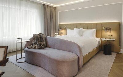 Vogue Hotel Montreal Downtown, Curio Collection by Hilton