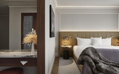 Vogue Hotel Montreal Downtown, Curio Collection by Hilton