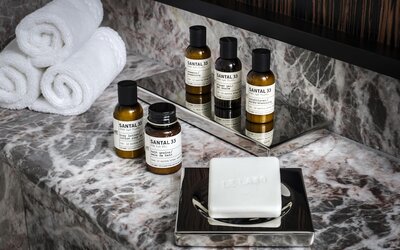 Vogue Hotel Montreal Downtown, Curio Collection by Hilton
