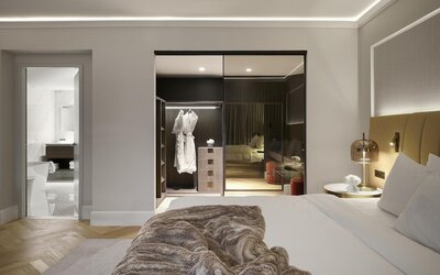 Vogue Hotel Montreal Downtown, Curio Collection by Hilton