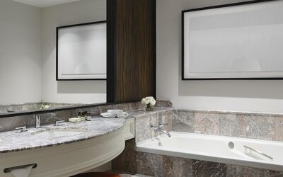 Vogue Hotel Montreal Downtown, Curio Collection by Hilton