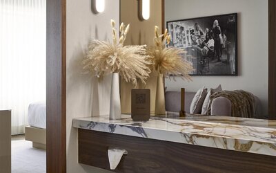 Vogue Hotel Montreal Downtown, Curio Collection by Hilton