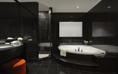 Vogue Hotel Montreal Downtown, Curio Collection by Hilton