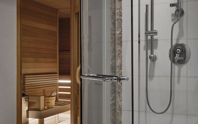 Vogue Hotel Montreal Downtown, Curio Collection by Hilton