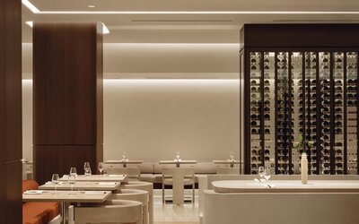 Vogue Hotel Montreal Downtown, Curio Collection by Hilton