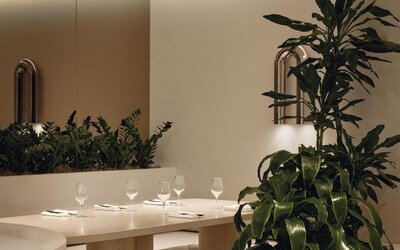 Vogue Hotel Montreal Downtown, Curio Collection by Hilton