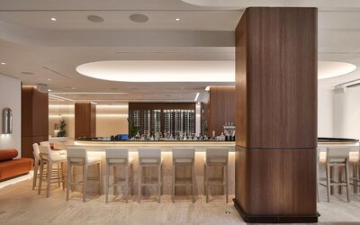 Vogue Hotel Montreal Downtown, Curio Collection by Hilton