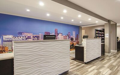 La Quinta Inn & Suites by Wyndham Denver Airport DIA