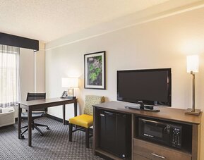 La Quinta Inn & Suites by Wyndham Denver Airport DIA