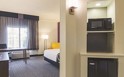 La Quinta Inn & Suites by Wyndham Denver Airport DIA