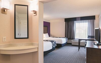 La Quinta Inn & Suites by Wyndham Denver Airport DIA