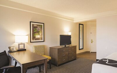 La Quinta Inn & Suites by Wyndham Denver Airport DIA