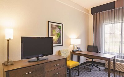 La Quinta Inn & Suites by Wyndham Denver Airport DIA