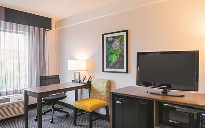 La Quinta Inn & Suites by Wyndham Denver Airport DIA