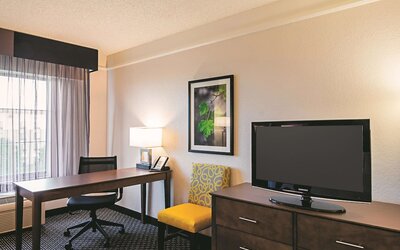La Quinta Inn & Suites by Wyndham Denver Airport DIA