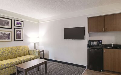 La Quinta Inn & Suites by Wyndham Denver Airport DIA