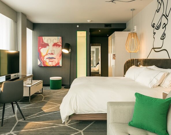 Renaissance Montreal Downtown Hotel
