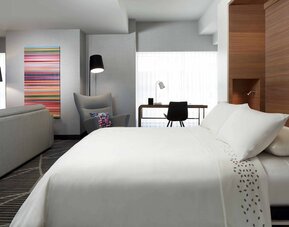 Renaissance Montreal Downtown Hotel