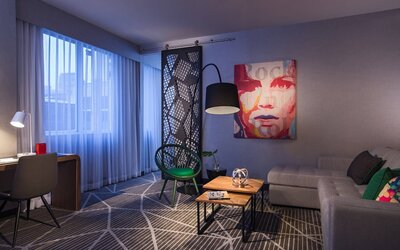 Renaissance Montreal Downtown Hotel