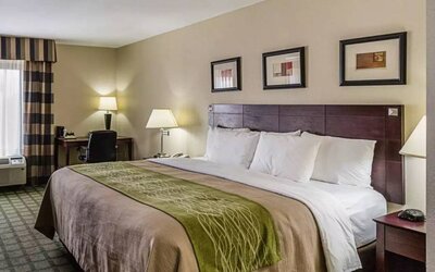 Day use room with work desk at Comfort Inn Southwest At Westpark.