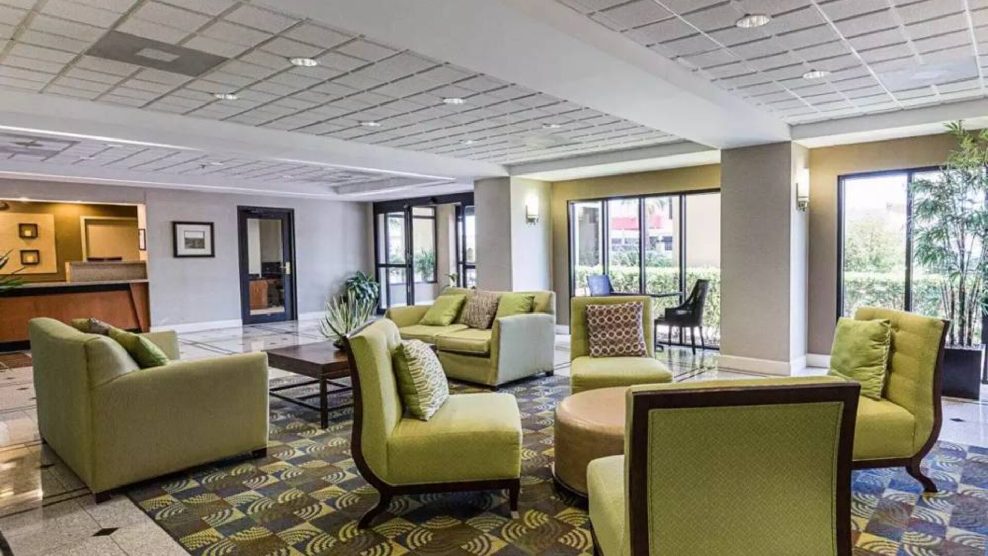 Lobby and coworking lounge at Comfort Inn Southwest At Westpark.