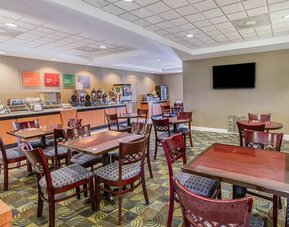 Dining area perfect for coworking at Comfort Inn Southwest At Westpark.